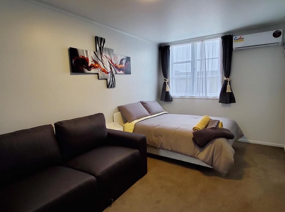 Фото Kawerau Hotel