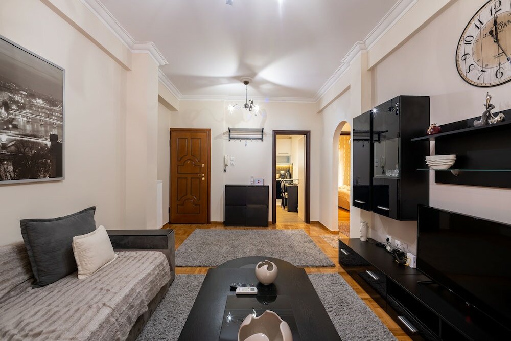 Фото 2br Renovated Flat Close To Metro