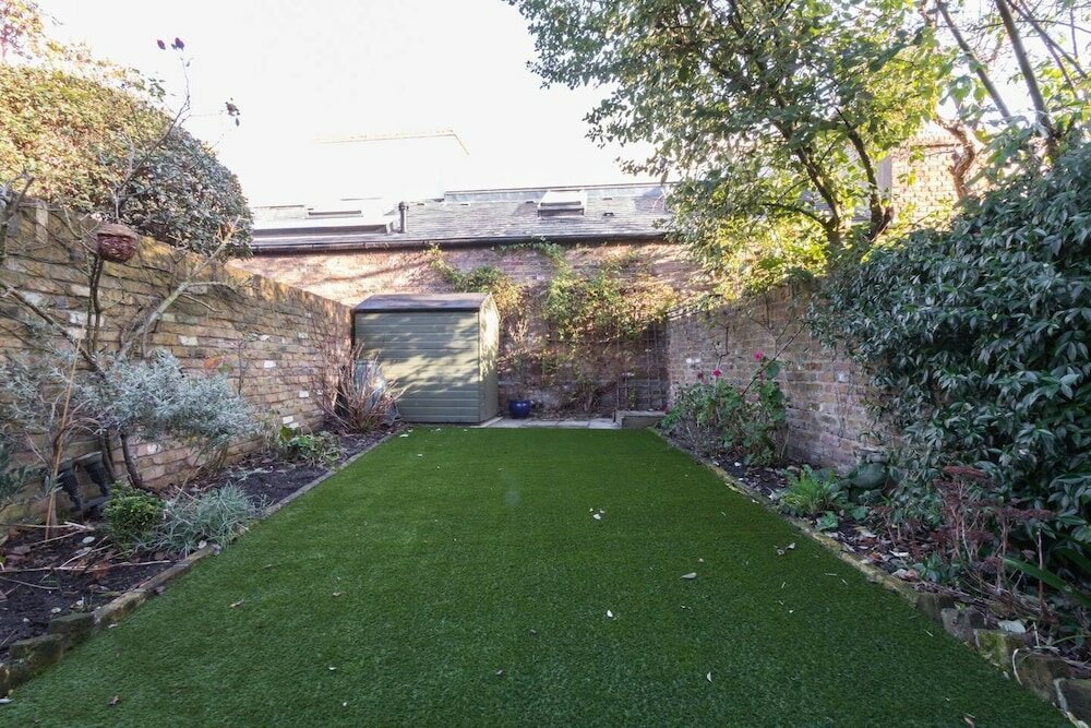 Фото Fulham 4-bed House & Garden Near Tube