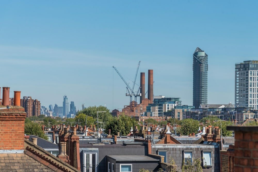 Фото Charming Home in Leafy Parsons Green
