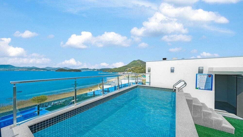 Фото Yeosu Riaeddo Poolvilla Pension