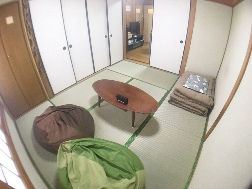 Фото Hanazono Kita Terrace House