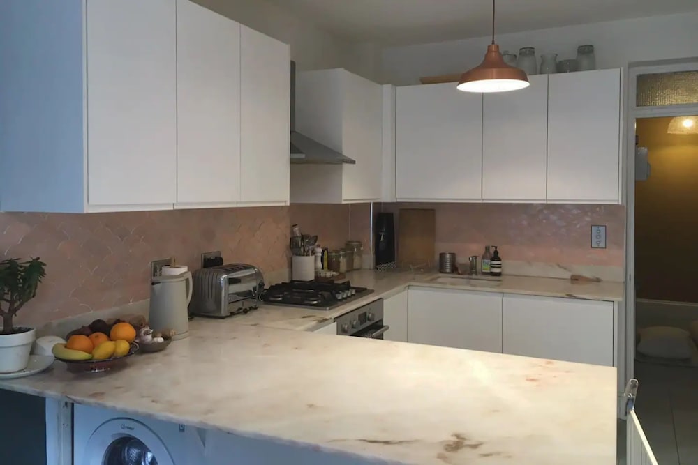 Фото Stylish 1 Bedroom Apartment in Vibrant London Fields