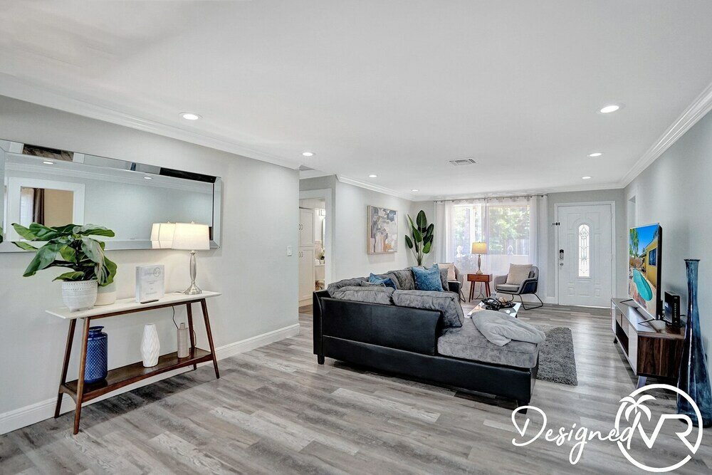 Фото Beautiful 4 Br with Private Heated Pool