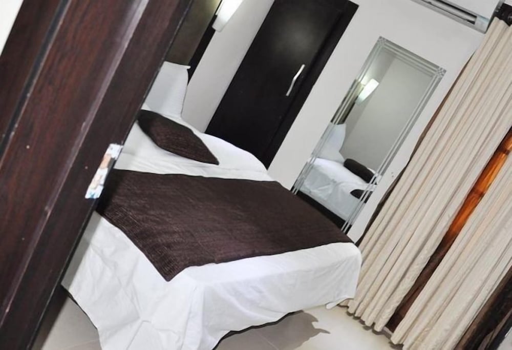 Фото Wood Peckers Hotel