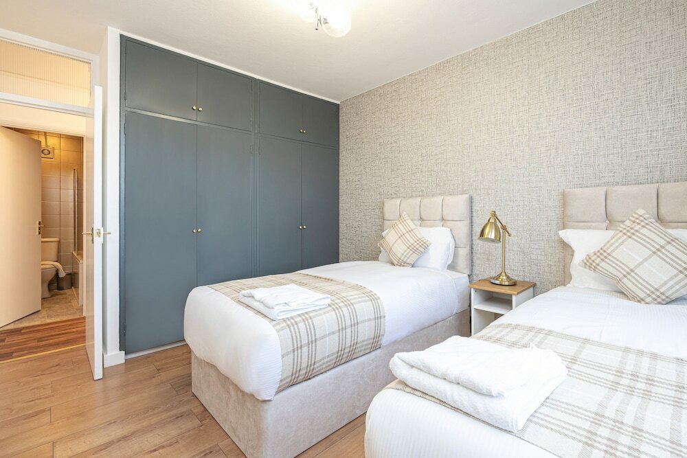 Фото Lovely Apartments in Landward Court