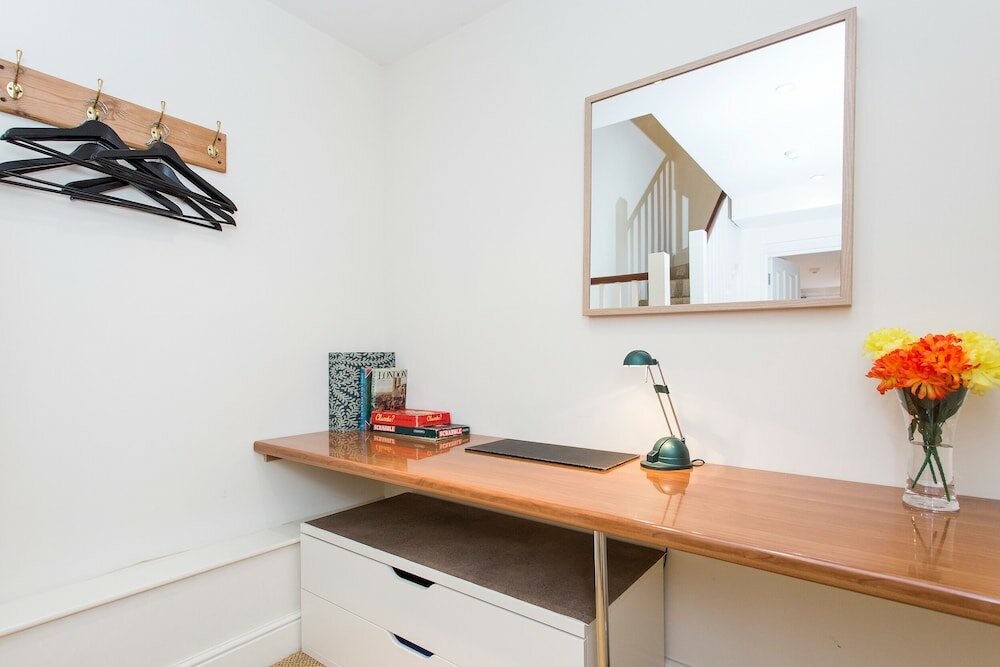 Фото Altido Modern 2 bed flat in Central London, sleeps 6