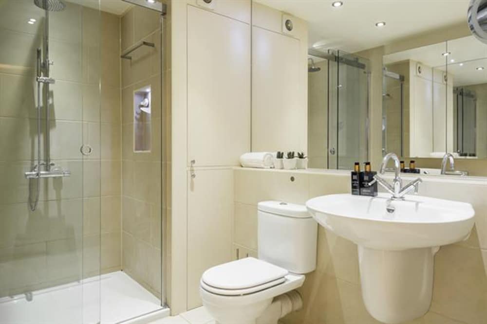 Фото Cleveland Square Mansions