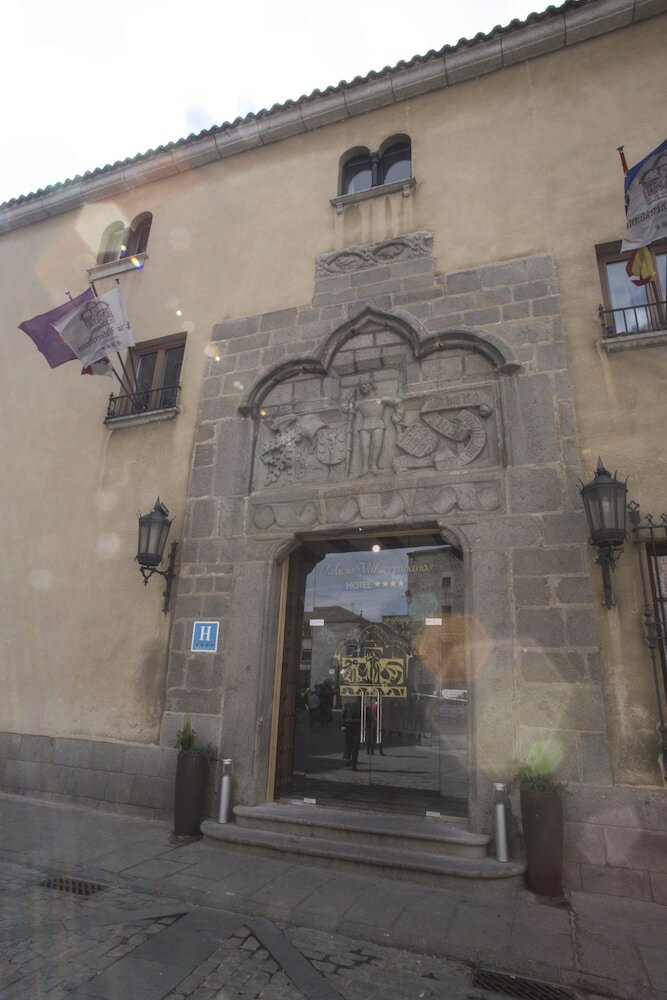 Фото Hotel Palacio de Valderrábanos