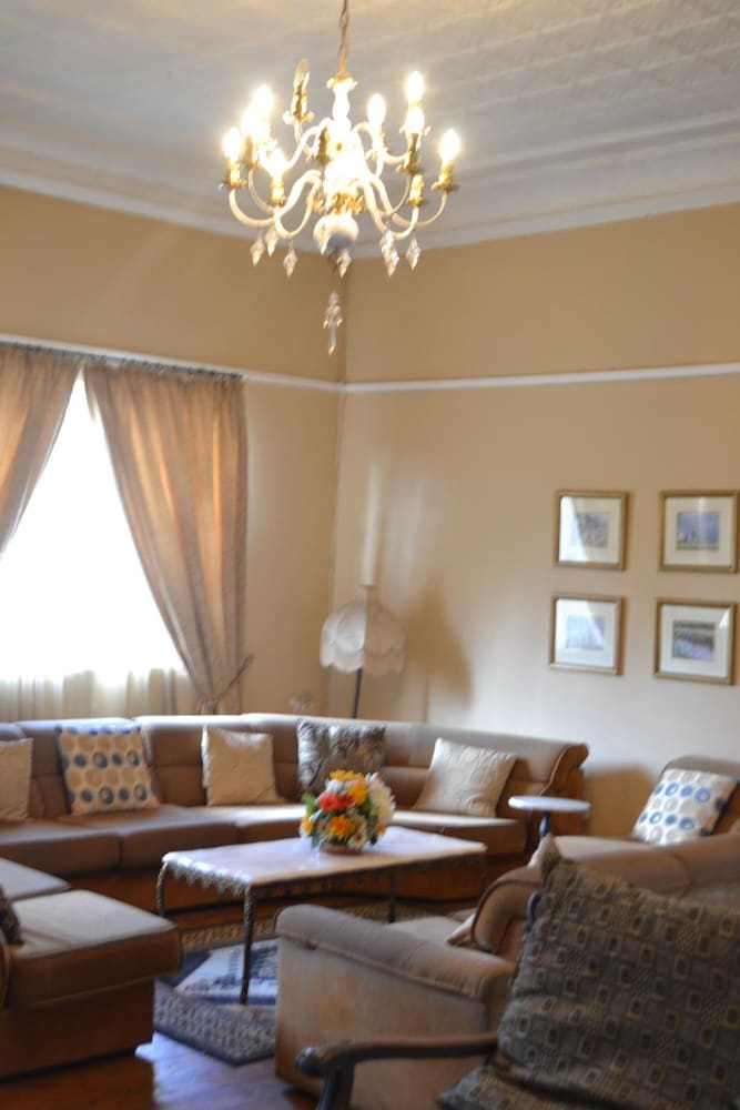 Фото Kestell Hotel