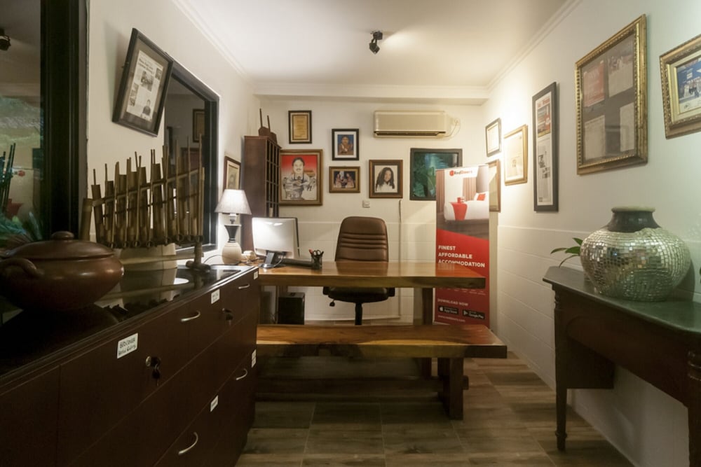 Фото RedDoorz Syariah Plus near Trans Studio Cibubur