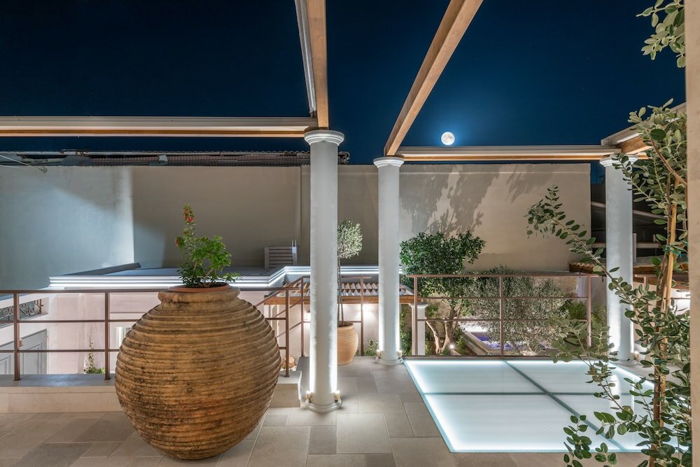 Фото Inotropes Boutique Suites - Adults Only