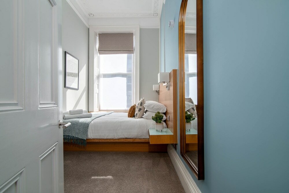 Фото 5 Doughty Street