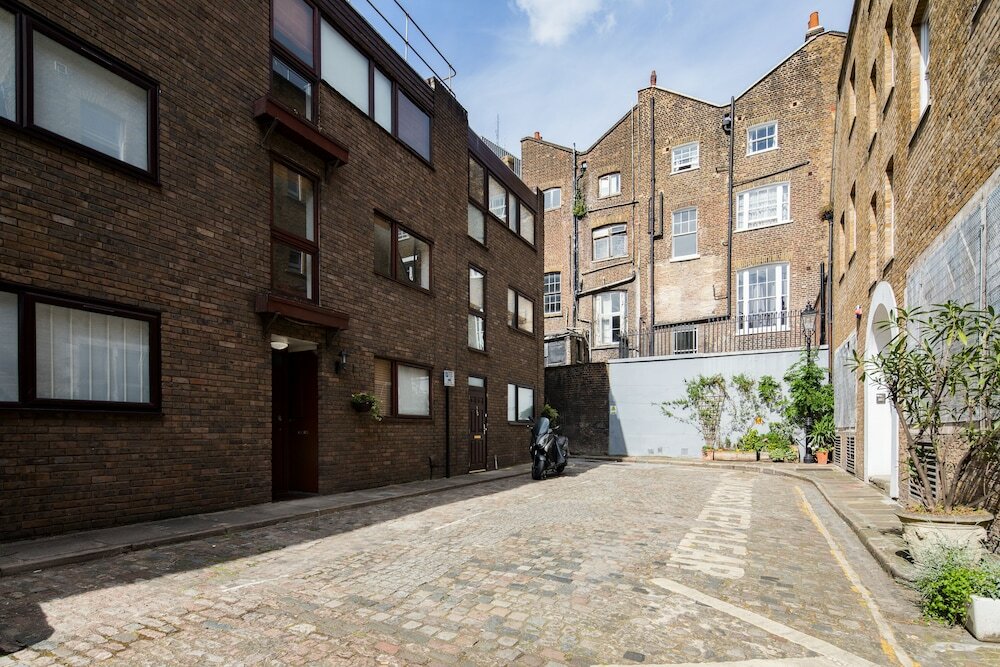 Фото Richardsons Mews by Lime Street