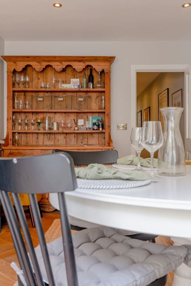 Фото Stylish 1 Bedroom Flat in Fulham With Patio