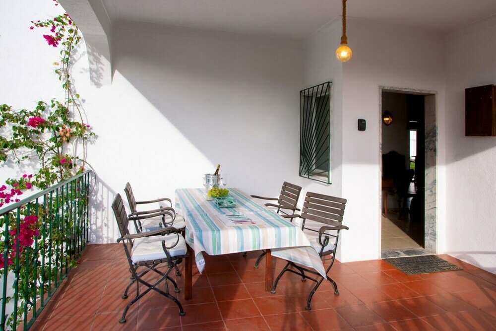 Фото Fig Tree Family House w 4 Bedrooms, Garden & Pool