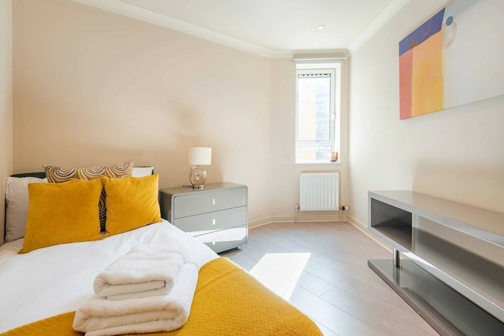 Фото Stunning 3-bed in the heart of London