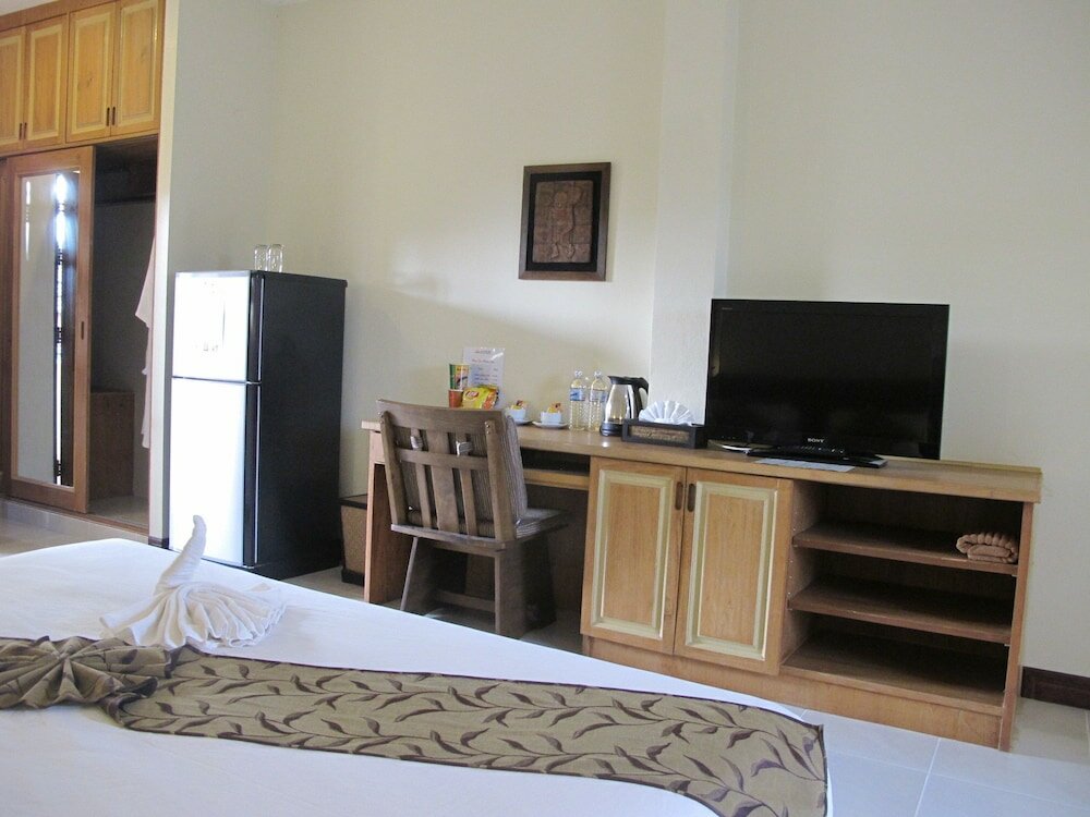 Фото Oyo Baan Tong Tong Pattaya Resort