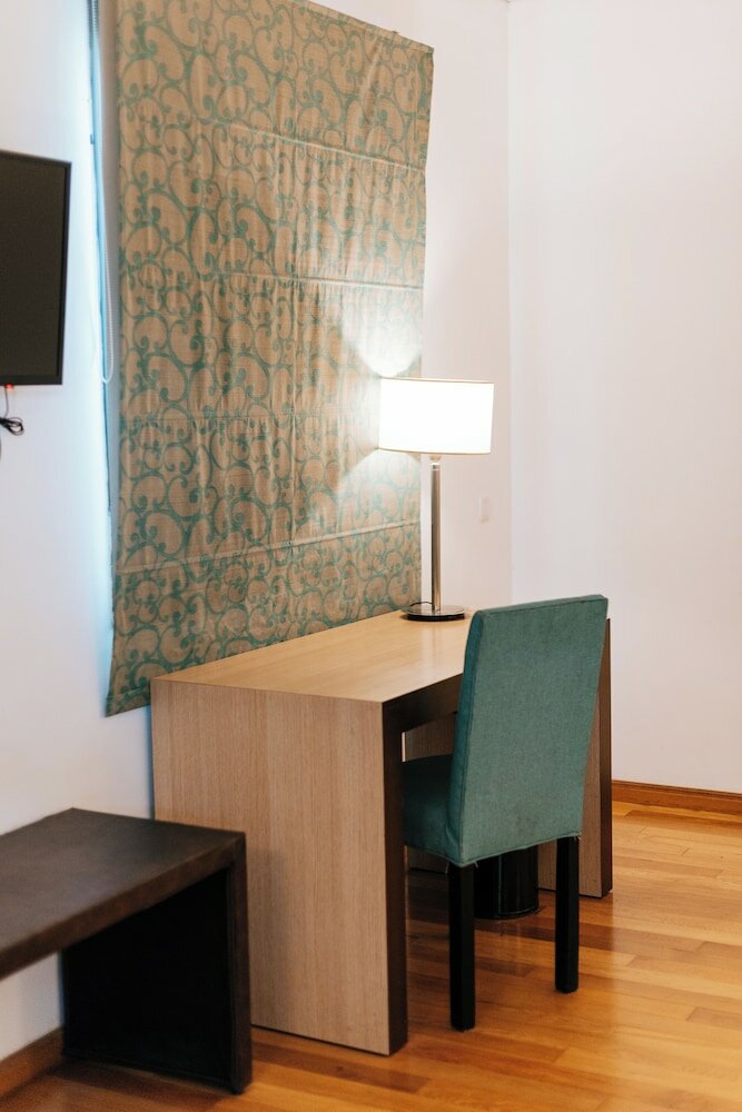 Фото Hotel Plaza Central Canning