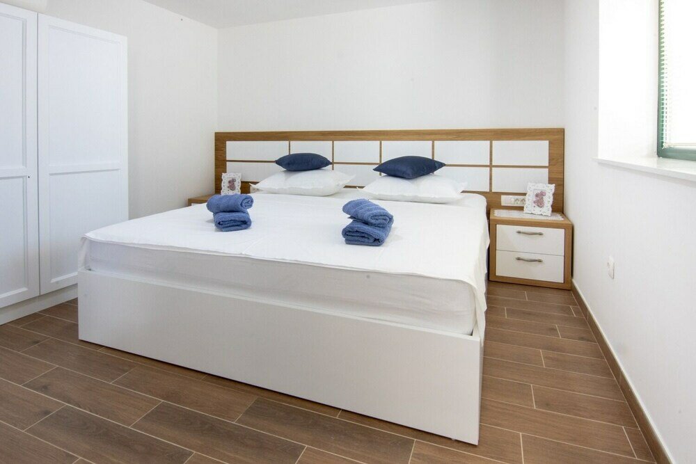 Фото Stipe - With Pool - H