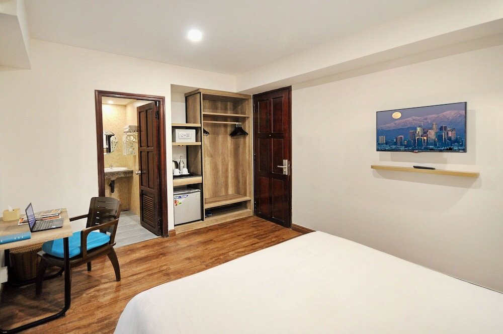 Фото Golden Lotus Hotel