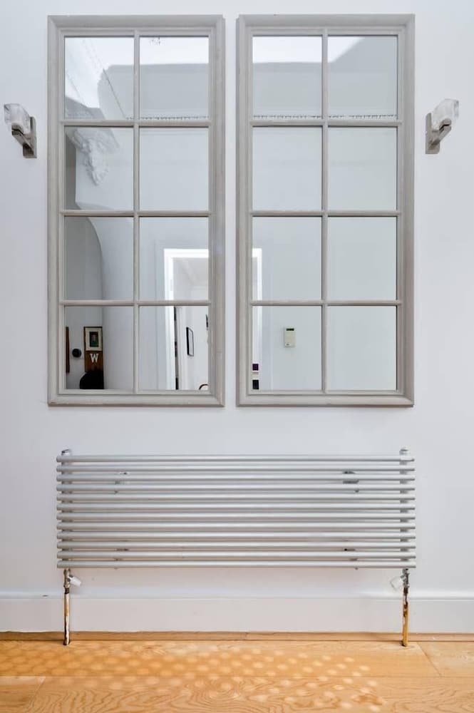 Фото Bright & Spacious 5 Bed House in Charming Putney