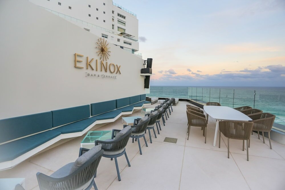 Фото Park Royal Beach Cancún - All Inclusive