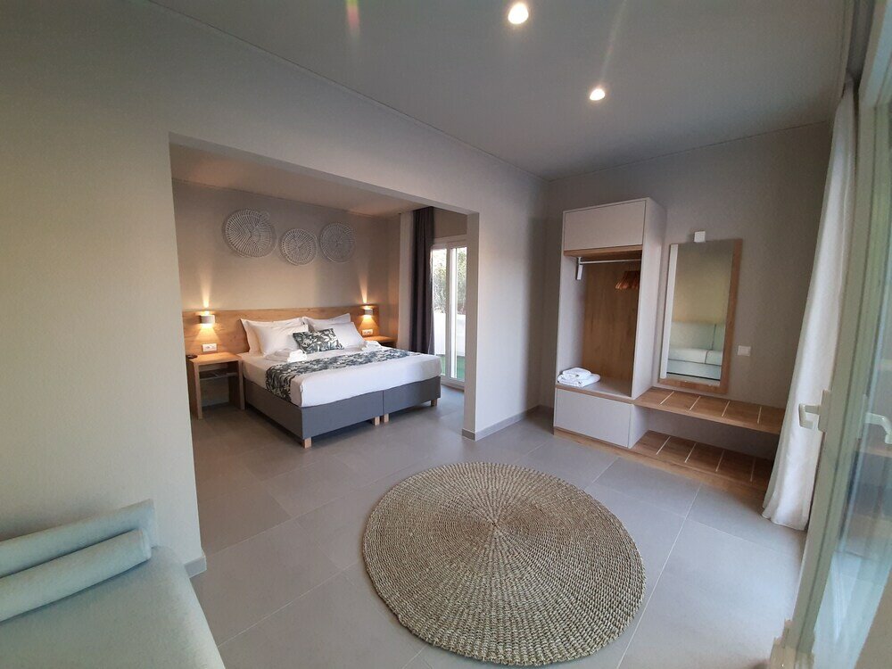 Фото Sarpidon Suites