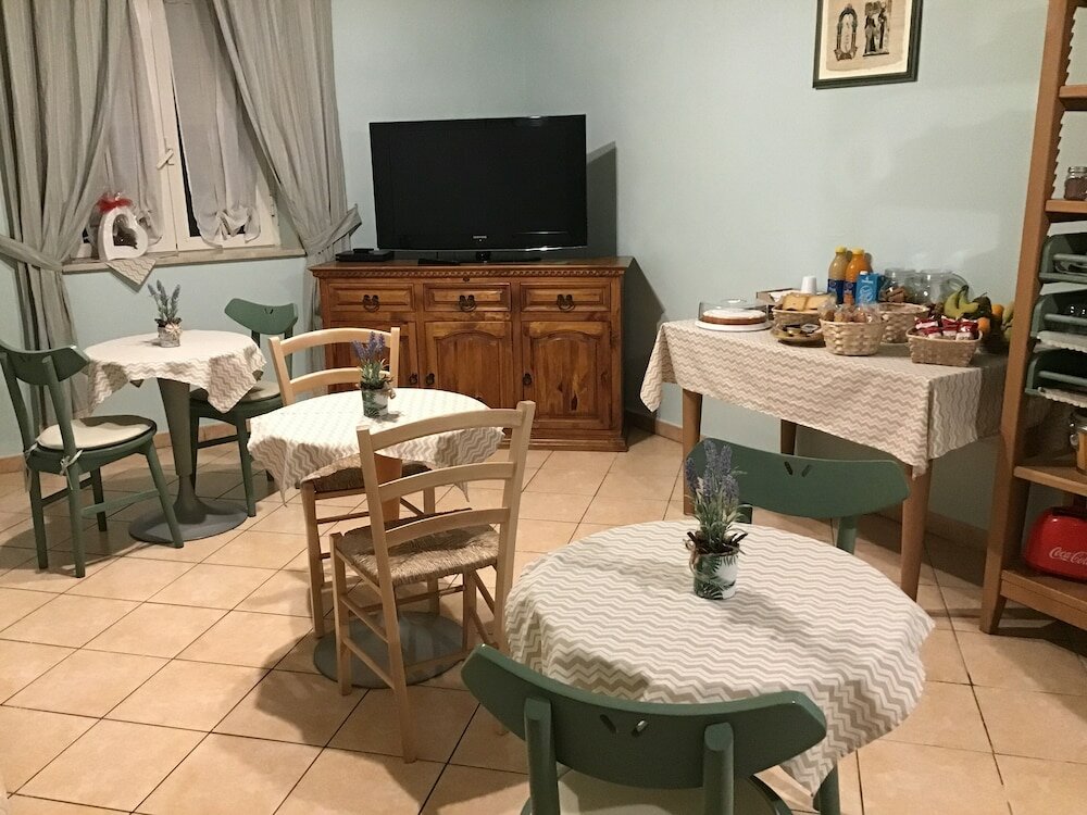 Фото Achirina Bed and Breakfast