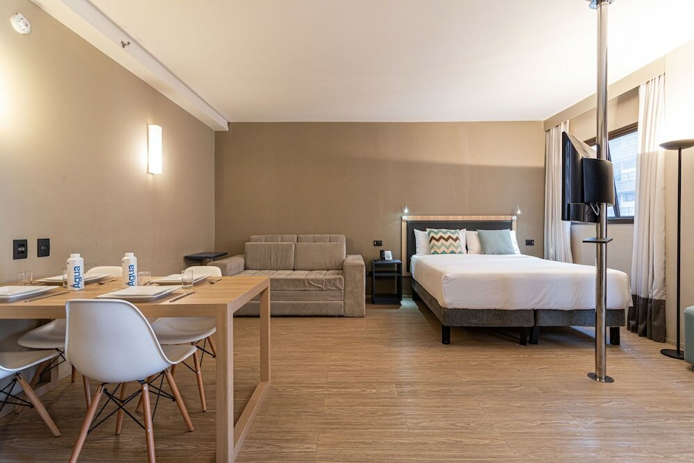 Фото Charlie Alphaville