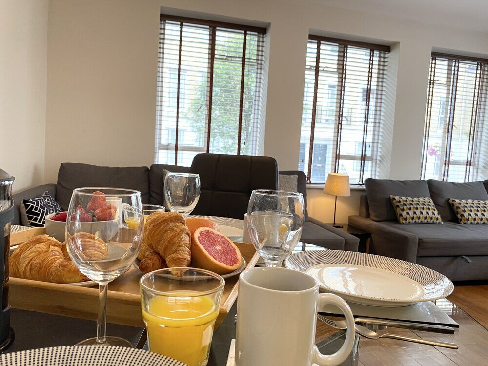 Фото Apartment Next to Victoria Station