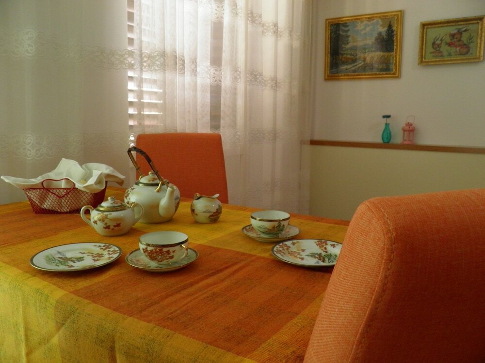 Фото Angela - With Beautiful Courtyard - Sa3