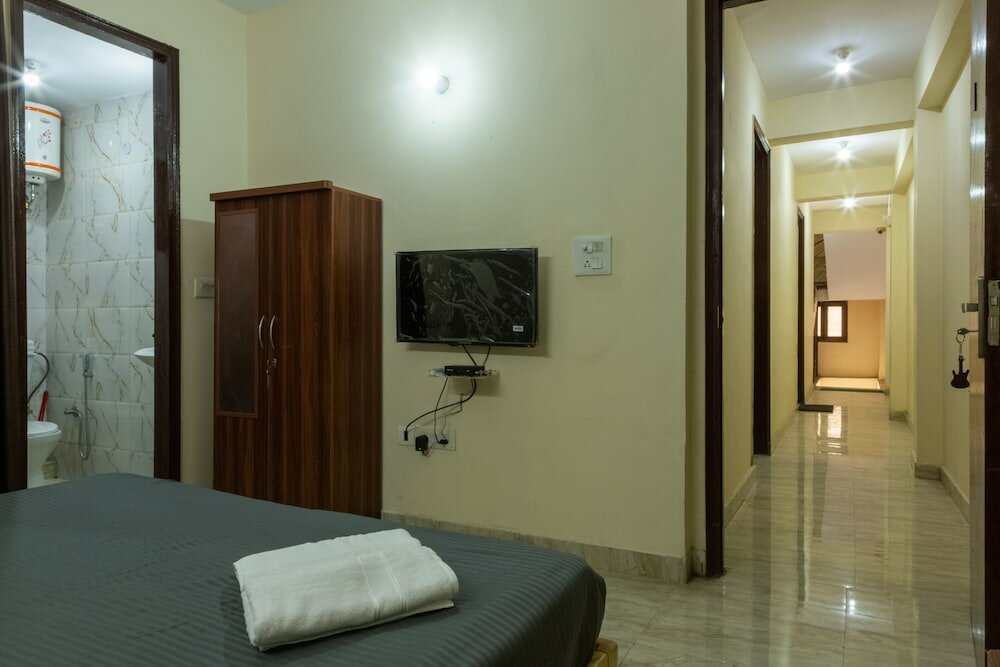 Фото Eat Sleep Wander Studio Apartments