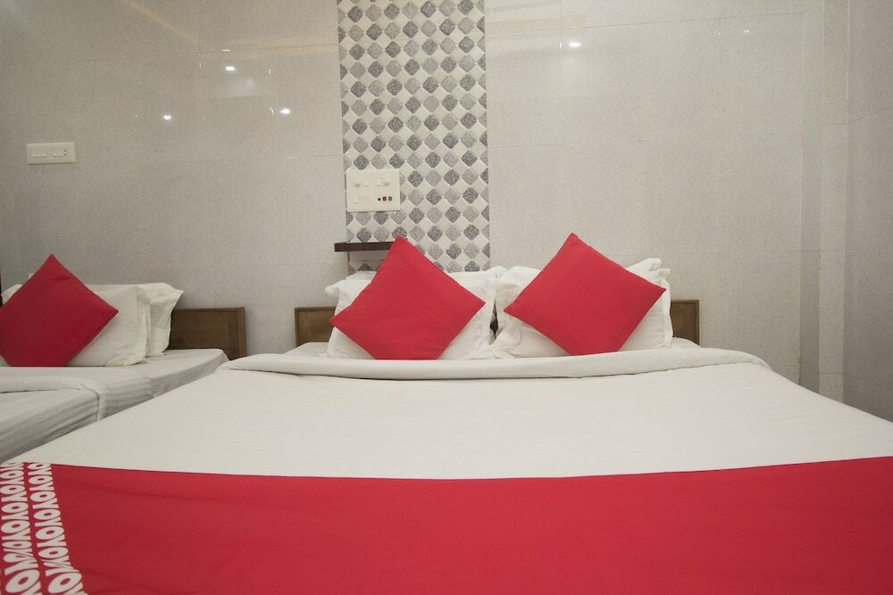 Фото Oyo 27907 Greater Kailash The Palace