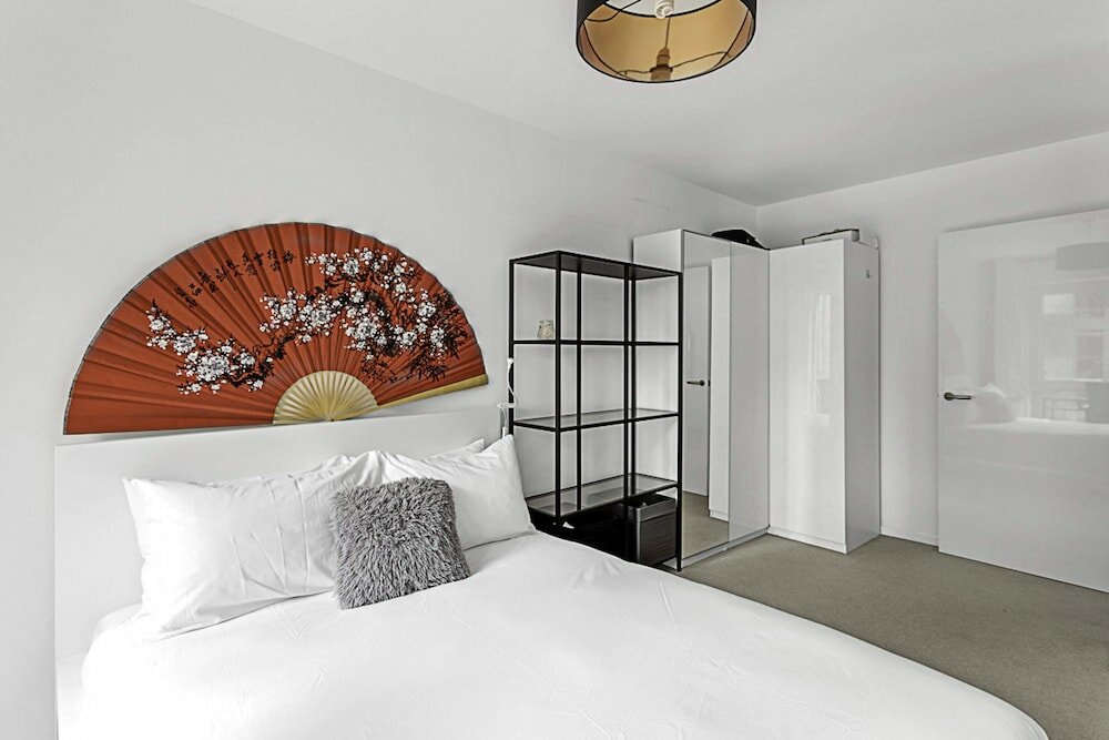 Фото Stylish Flat In Battersea Reach