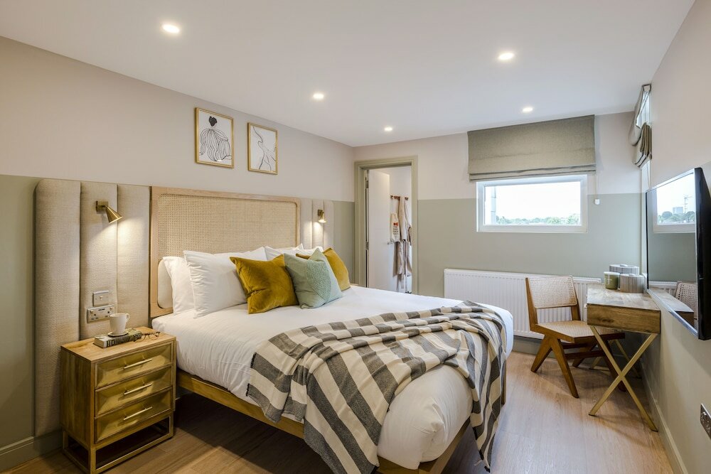 Фото Your Apartment Shepherd's Bush