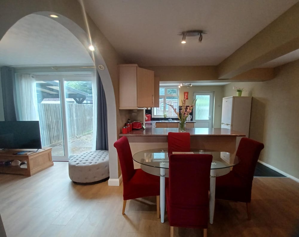 Фото Crawley Green House - Huku Kwetu