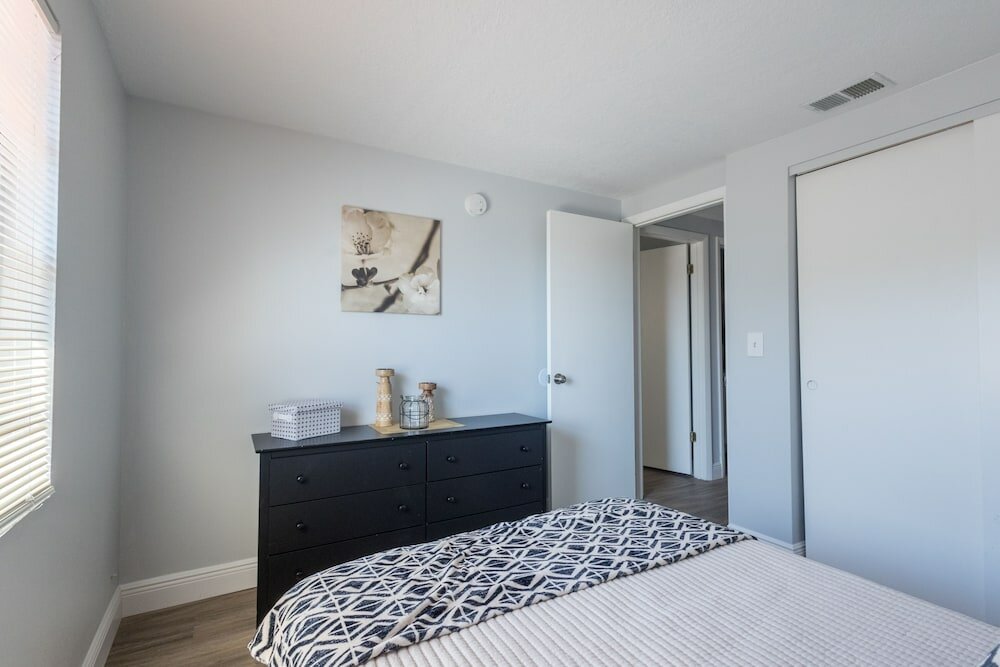 Фото Sleeps 6 Hot Tub Fenced Yard Cozy Chic