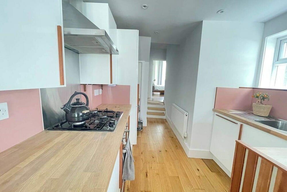 Фото Bright & Beautifully Decorated 1bd Flat - Brixton