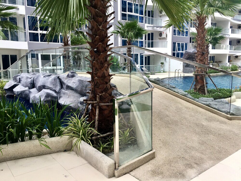 Фото Luxury Apartments in Grand Avenue