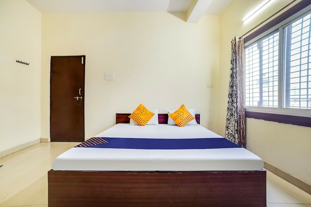 Фото Spot On 45291 Bharat Lodge