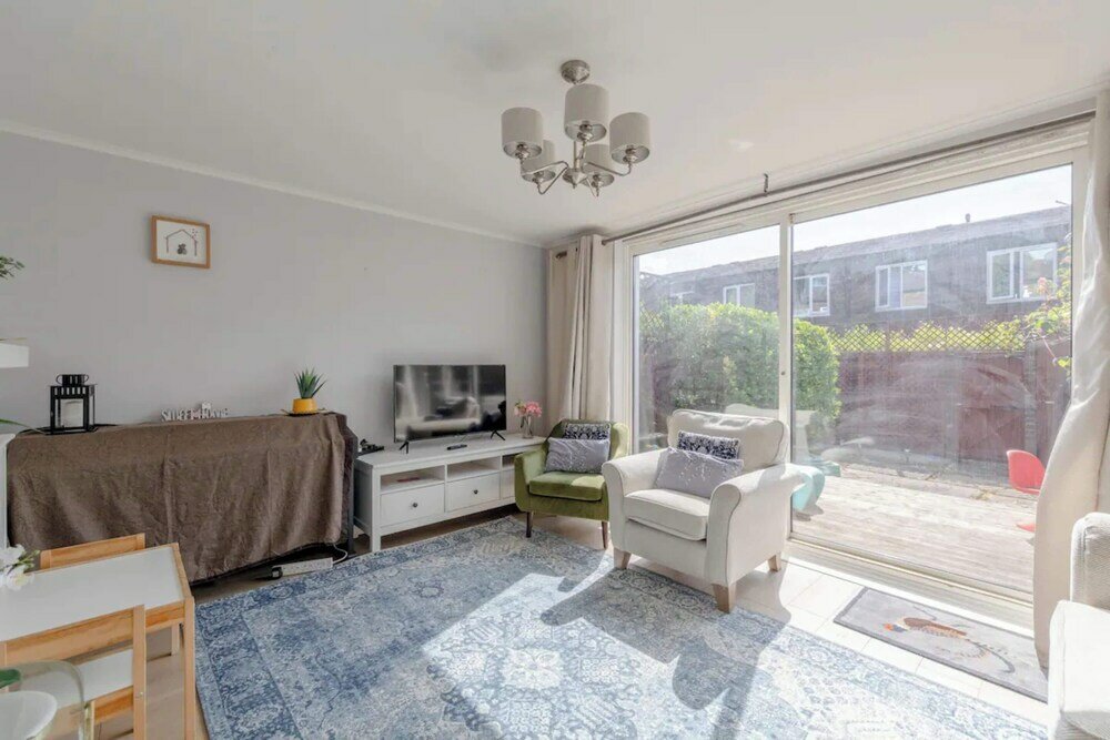 Фото Lovely 3bd Family Home With Garden - North Sheen