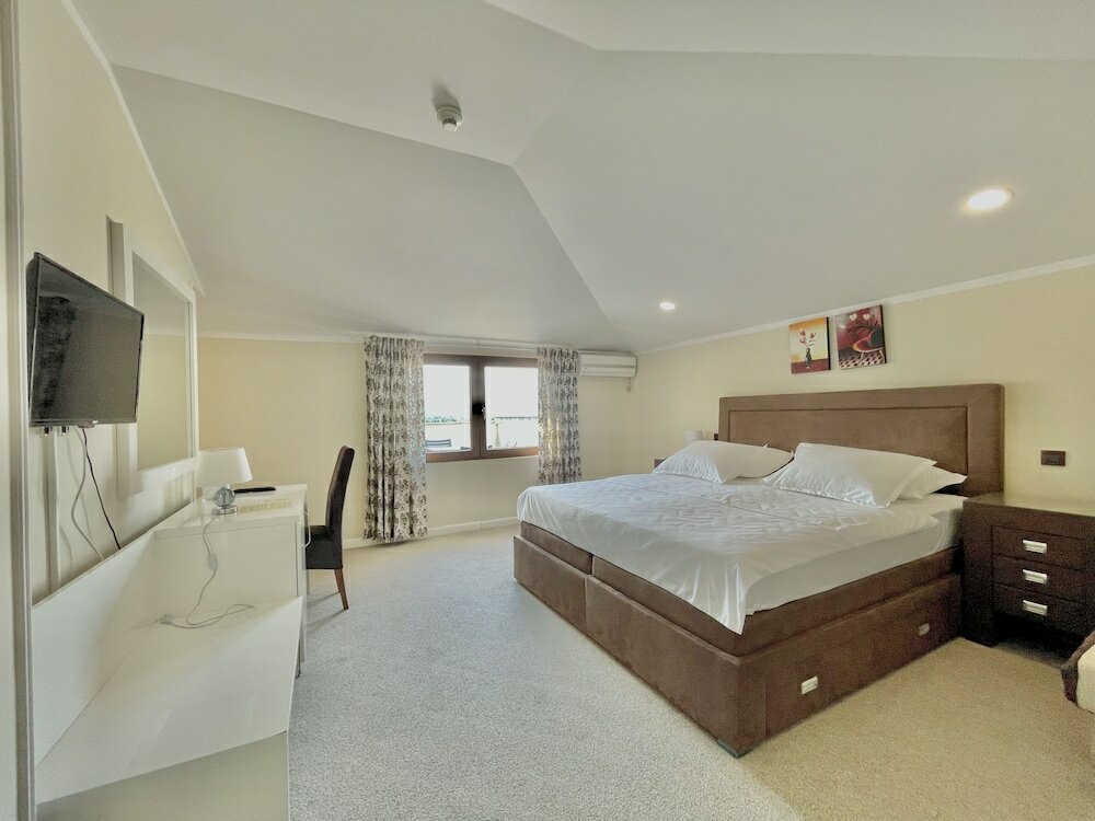 Фото Hotel Opera Jaz