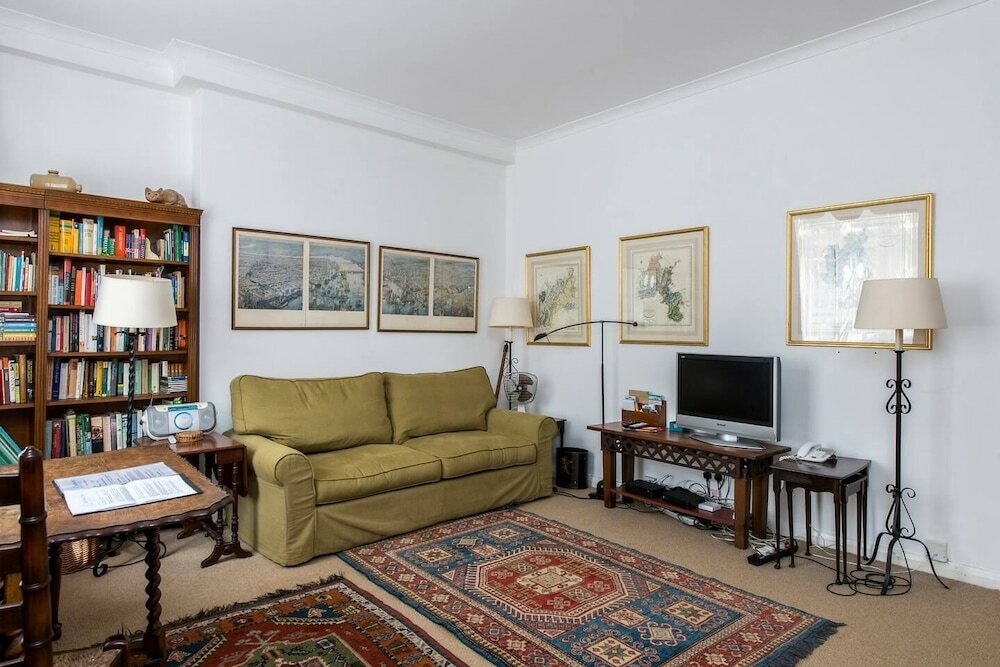 Фото Traditional 1 Bed in Chelsea Near Harrods