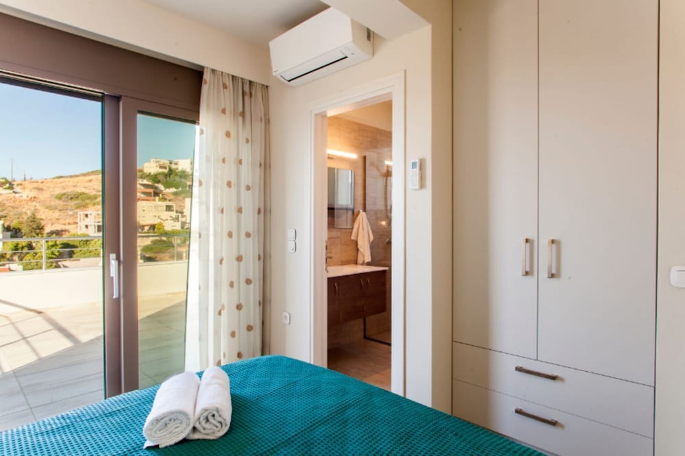 Фото Luxurious Rikas Villa