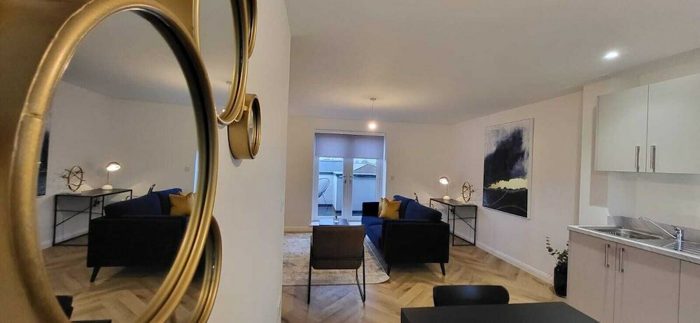 Фото Hybrid Resi - Mitcham