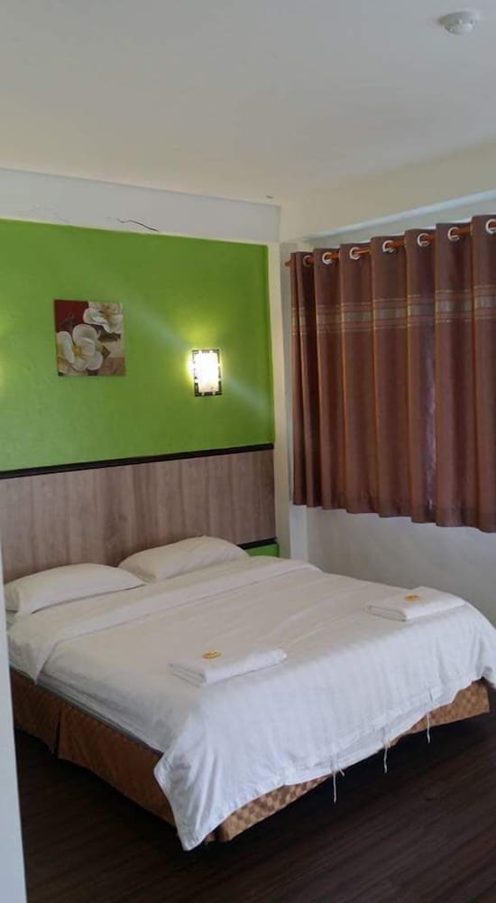 Фото The Garden Inn