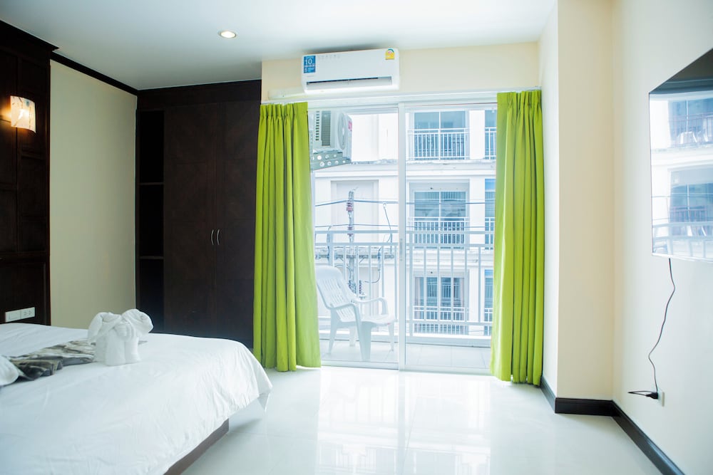 Фото отеля 2