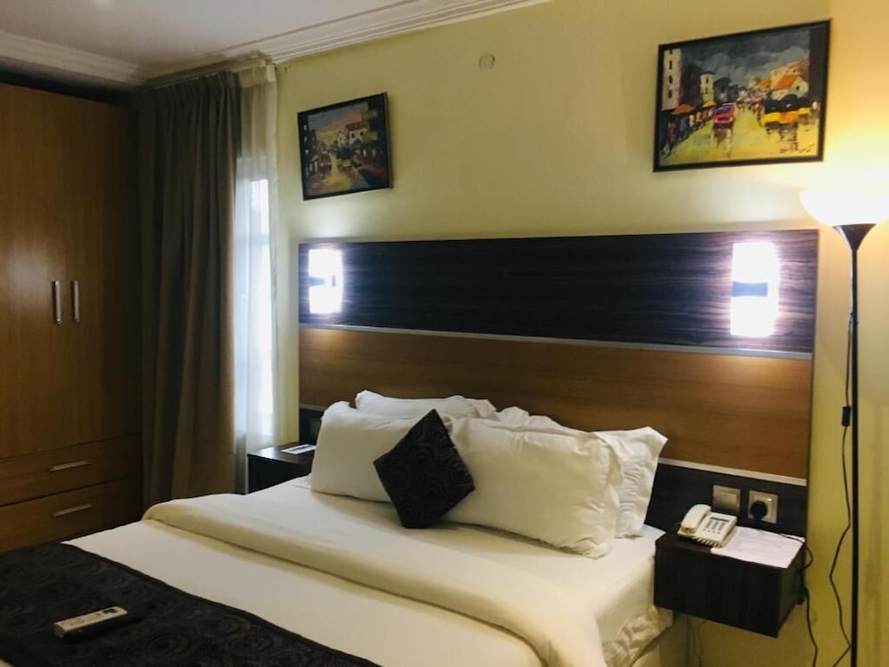 Фото Stoneside Hotel and Apartments