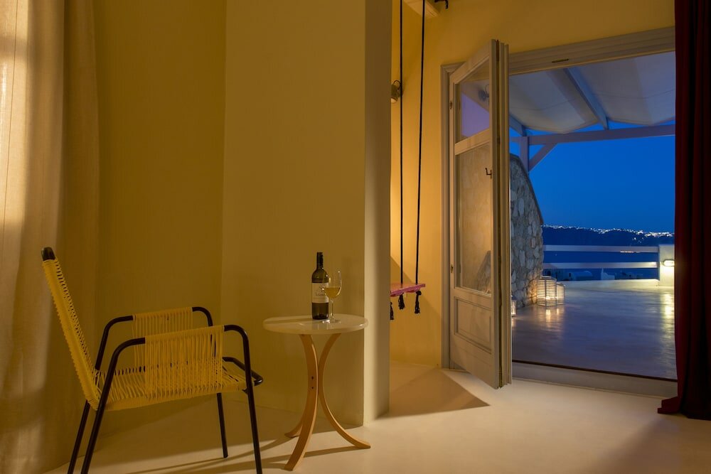 Фото Earino Suites & Villas